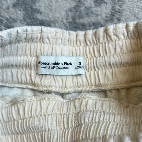 Abercrombie Women's pale yellow Shorts - Picture 2 of 3